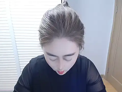 Snapshot of wenwen-168 chatting on 09-11-25, 11:10 wenwen-168 online show from 09-11-25, 11:10