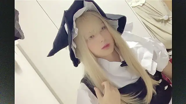 Snapshot of Mia032 chatting on 10-31-25, 02:18 Mia032 online show from 10-31-25, 02:18