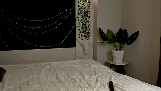 MalvinaDream online show from 04-15-26, 01:23