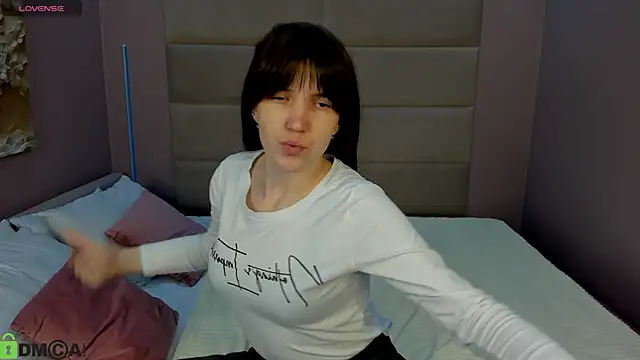 MalvinaDream online show from 04-22-26, 01:19