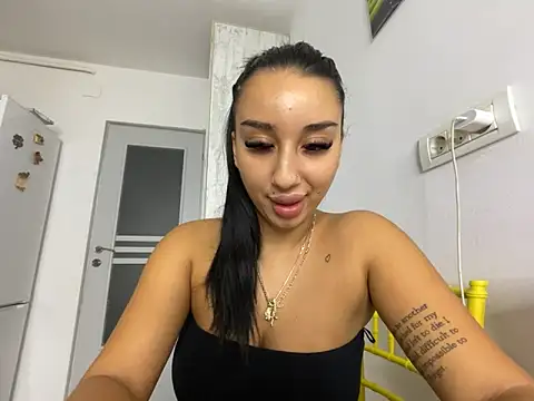 Snapshot of BlueEyes_BB chatting on 10-08-25, 02:14 BlueEyes BB online show from 10-08-25, 02:14