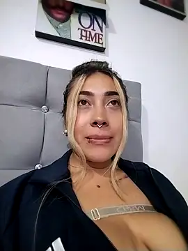 Snapshot of _ManuVeelez chatting on 10-12-25, 12:09 ManuVeelez online show from 10-12-25, 12:09