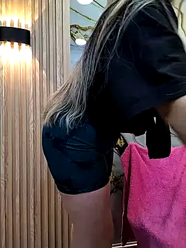 Snapshot of _ManuVeelez chatting on 10-15-25, 04:01 ManuVeelez online show from 10-15-25, 04:01