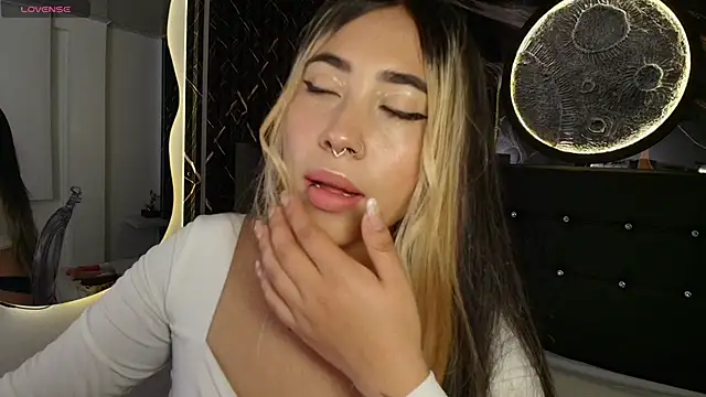 Snapshot of _ManuVeelez chatting on 11-22-25, 06:01 ManuVeelez online show from 11-22-25, 06:01