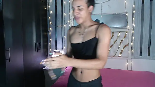 Snapshot of julieta_sweet_ chatting on 09-20-25, 06:14 julieta sweet  online show from 09-20-25, 06:14