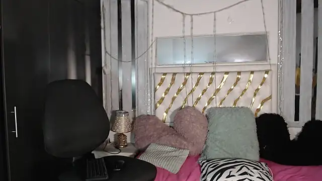 Snapshot of julieta_sweet_ chatting on 10-03-25, 03:47 julieta sweet  online show from 10-03-25, 03:47