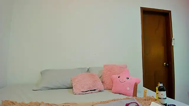 Snapshot of MiiaLane chatting on 09-17-25, 02:19 MiiaLane online show from 09-17-25, 02:19