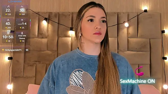 ClaradelMar online show from 10-07-25, 10:56