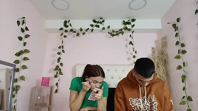 Snapshot of AmelieAndAce chatting on 12-15-25, 02:21 AmelieAndAce online show from 12-15-25, 02:21