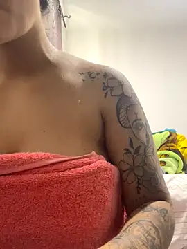 Snapshot of AmyMartinelli chatting on 10-23-25, 09:02 AmyMartinelli online show from 10-23-25, 09:02