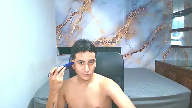 Snapshot of melinaandmateo chatting on 09-27-25, 02:27 melinaandmateo online show from 09-27-25, 02:27