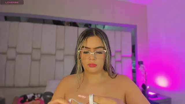 Samarafernandez online show from 09-27-25, 03:11