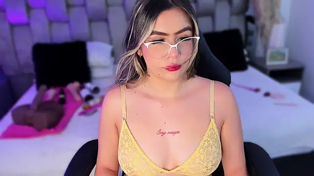 Samarafernandez online show from 10-04-25, 03:48