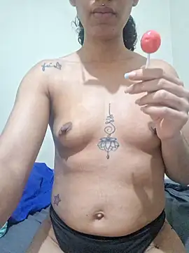 Snapshot of RavenShyfit chatting on 10-15-25, 08:53 RavenShyfit online show from 10-15-25, 08:53