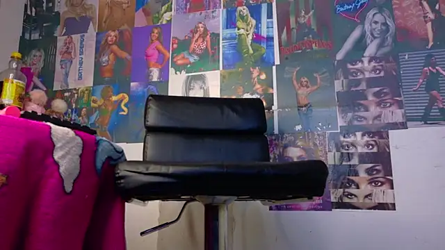 Mistileav online show from 04-28-26, 03:11