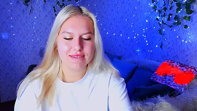 Snapshot of ChloeRicc chatting on 10-09-25, 12:47 ChloeRicc online show from 10-09-25, 12:47