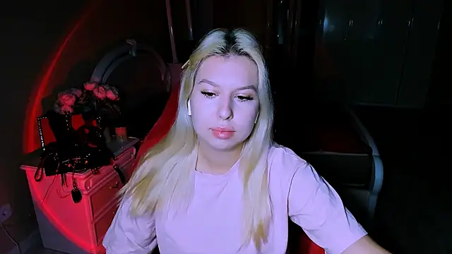 Snapshot of ChloeRicc chatting on 10-30-25, 07:32 ChloeRicc online show from 10-30-25, 07:32