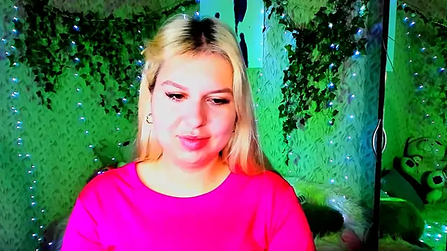 Snapshot of ChloeRicc chatting on 11-15-25, 02:02 ChloeRicc online show from 11-15-25, 02:02