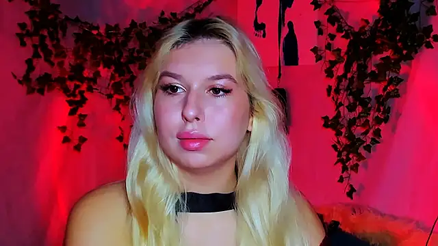 Snapshot of ChloeRicc chatting on 11-24-25, 10:59 ChloeRicc online show from 11-24-25, 10:59