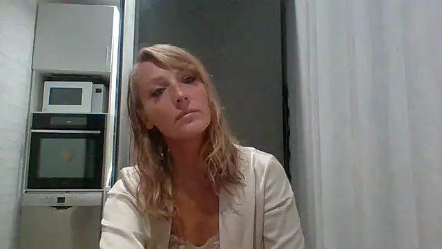 Snapshot of Vexxaa chatting on 09-27-25, 06:13 Vexxaa online show from 09-27-25, 06:13