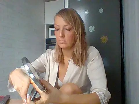 Snapshot of Vexxaa chatting on 12-22-25, 09:28 Vexxaa online show from 12-22-25, 09:28