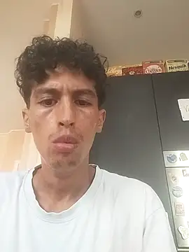 Snapshot of lusiboy96 chatting on 09-17-25, 08:27 lusiboy96 online show from 09-17-25, 08:27