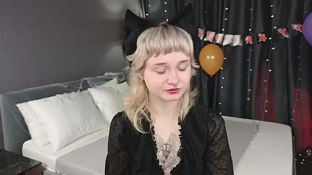 Tori Cutie online show from 10-30-25, 12:12