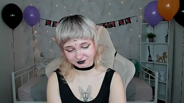 Tori Cutie online show from 11-01-25, 12:01