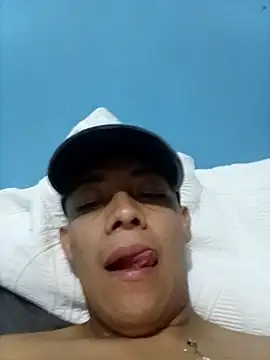 Tupapasiitooo online show from 04-07-26, 01:39