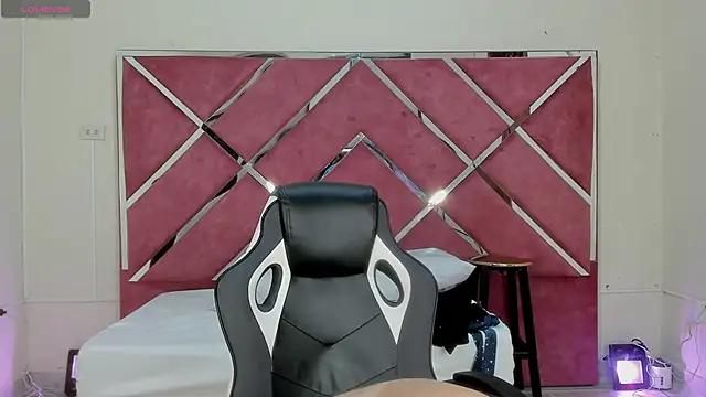 Snapshot of KikaDuque chatting on 09-30-25, 07:08 KikaDuque online show from 09-30-25, 07:08