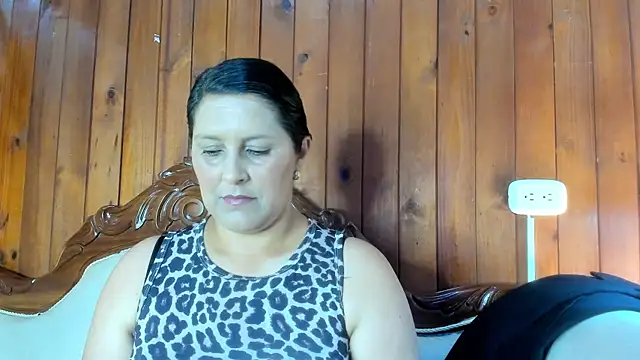 Snapshot of KikaDuque chatting on 10-20-25, 07:47 KikaDuque online show from 10-20-25, 07:47