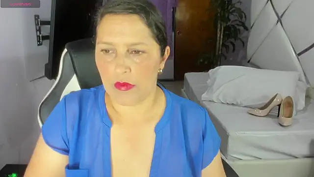 Snapshot of KikaDuque chatting on 12-18-25, 07:31 KikaDuque online show from 12-18-25, 07:31