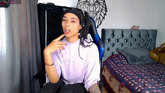 Snapshot of Sweet-Cris chatting on 09-19-25, 02:40 Sweet-Cris online show from 09-19-25, 02:40