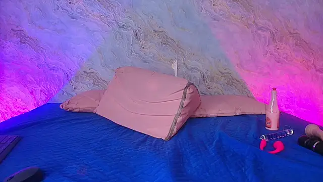 Snapshot of carol_juicyy chatting on 10-22-25, 07:13 carol juicyy online show from 10-22-25, 07:13