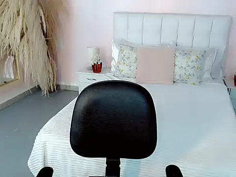 nathalialoes1 online show from 10-02-25, 07:10