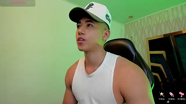 Snapshot of Draven_Marceaux chatting on 10-29-25, 11:23 Draven Marceaux online show from 10-29-25, 11:23