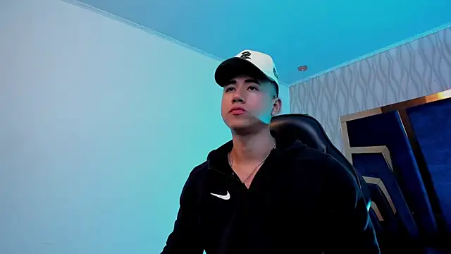 Snapshot of Draven_Marceaux chatting on 10-30-25, 11:33 Draven Marceaux online show from 10-30-25, 11:33