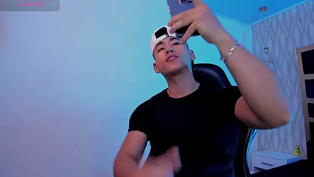 Snapshot of Draven_Marceaux chatting on 10-31-25, 11:22 Draven Marceaux online show from 10-31-25, 11:22