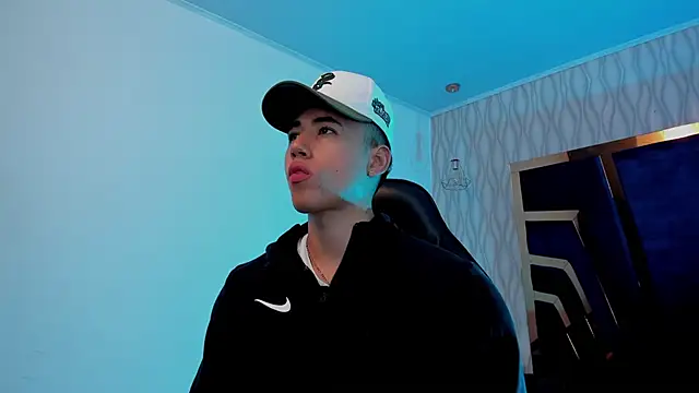 Snapshot of Draven_Marceaux chatting on 11-12-25, 11:21 Draven Marceaux online show from 11-12-25, 11:21