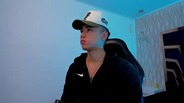 Snapshot of Draven_Marceaux chatting on 11-18-25, 11:36 Draven Marceaux online show from 11-18-25, 11:36