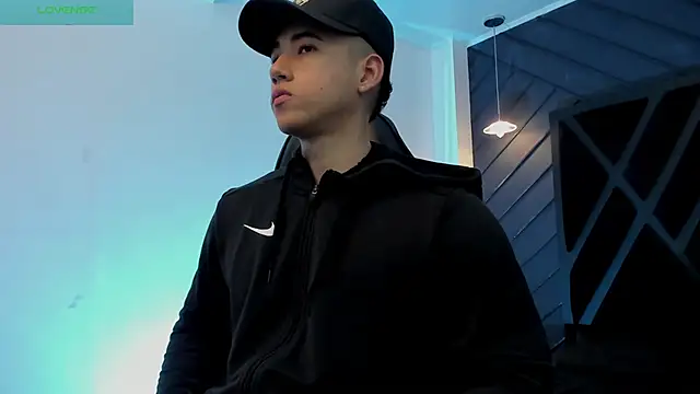 Snapshot of Draven_Marceaux chatting on 12-04-25, 11:19 Draven Marceaux online show from 12-04-25, 11:19