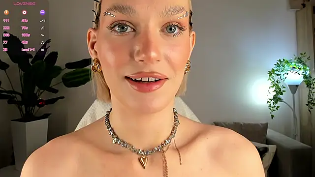 Ice Strawberry online show from 01-17-26, 03:22