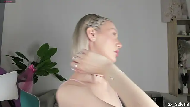 Ice Strawberry online show from 03-26-26, 03:01