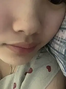 Snapshot of Xu_Xubaby chatting on 10-22-25, 04:07 Xu Xubaby online show from 10-22-25, 04:07