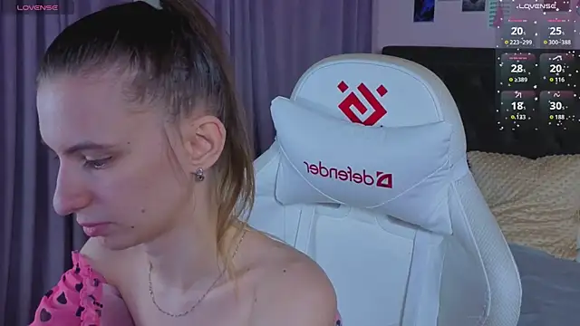 kaleriyaa  online show from 04-21-26, 02:51