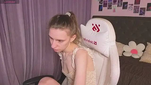 kaleriyaa  online show from 04-25-26, 01:30