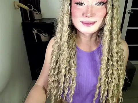 Snapshot of itsmecarla chatting on 10-28-25, 05:04 itsmecarla online show from 10-28-25, 05:04