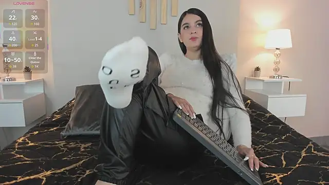 natachadiaz  online show from 10-28-25, 12:30