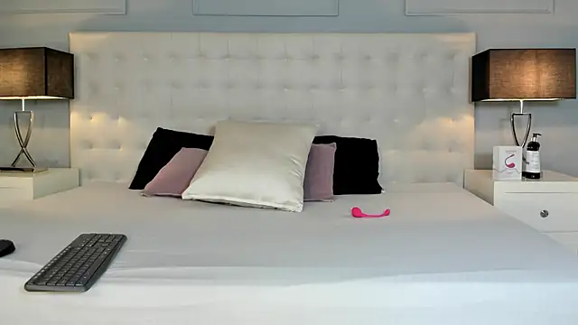 KellyRooss online show from 10-01-25, 12:00