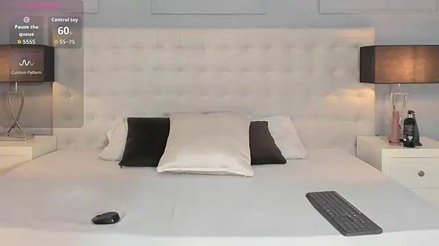 Snapshot of KellyRooss chatting on 11-15-25, 12:13 KellyRooss online show from 11-15-25, 12:13